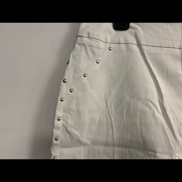 NWT: INC white Bermuda short - Picture 2 of 4